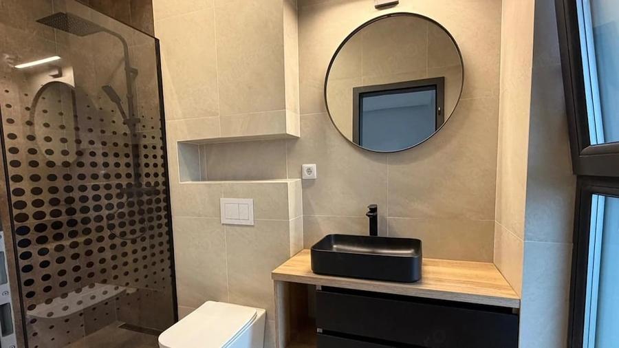 Apartament cu 4 camere decomandat în Central