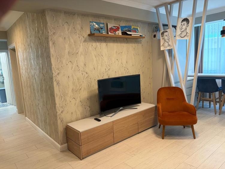 Apartament cu 3 camere semidecomandat, mobilat în Năvodari