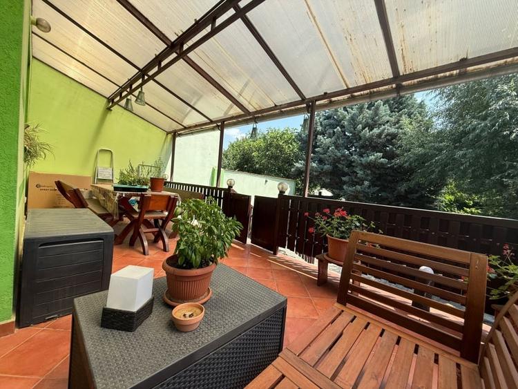 Casă individuală cu 6 camere cu Canalizare în Fratelia