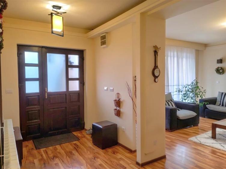 Casă individuală cu 5 camere cu Garaj în Sfântu Ilie