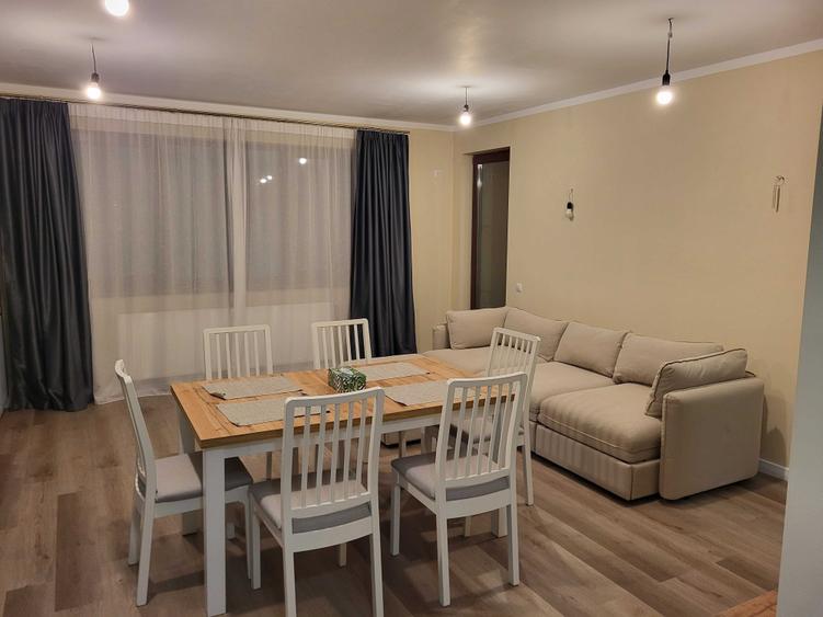 Apartament cu 3 camere decomandat în Florești