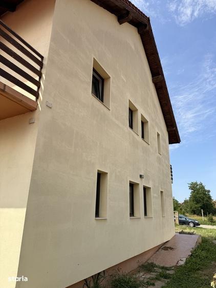 Casă cu 4 camere în Cristian