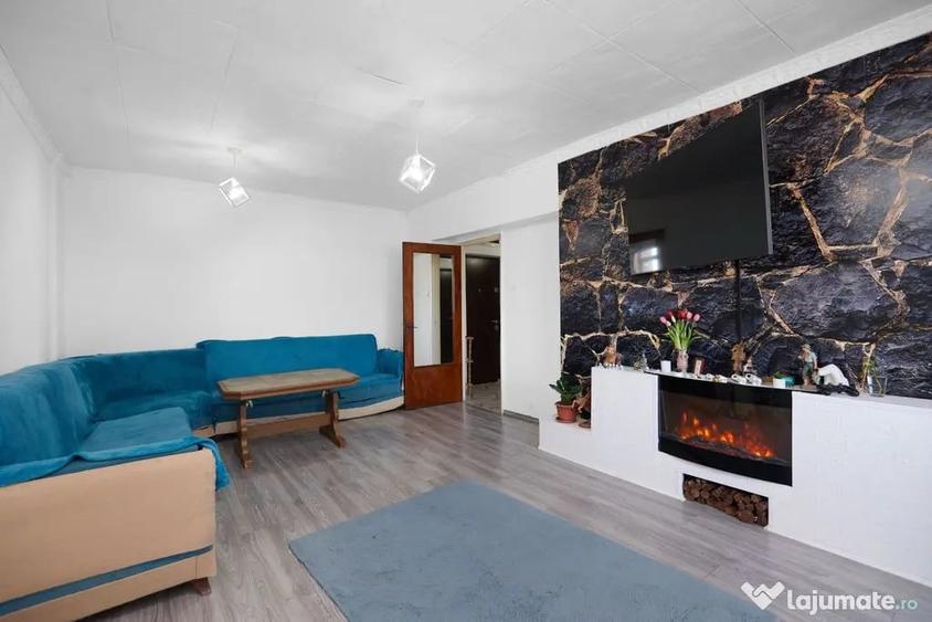 Apartament cu 4 camere decomandat în Central