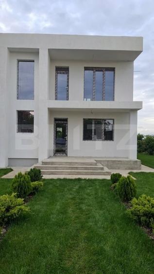Casă individuală cu 6 camere cu Canalizare în Brezoaia