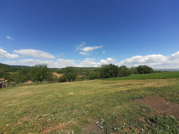 Teren de 1800 mp, în Bădeni