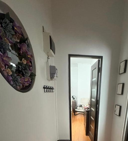 Apartament cu 3 camere semidecomandat, mobilat în Decebal