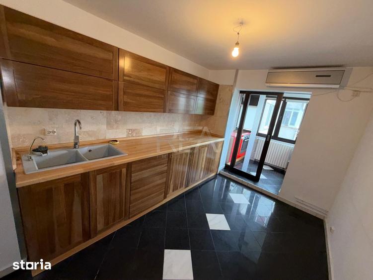 Apartament cu 4 camere semidecomandat în Crângași