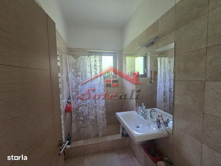 Casă cu 4 camere cu Teren 3300 Mp în Cornu