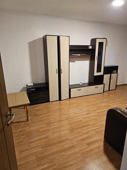 Apartament cu 1 camera, decomandat, zona Baza 3 - 2