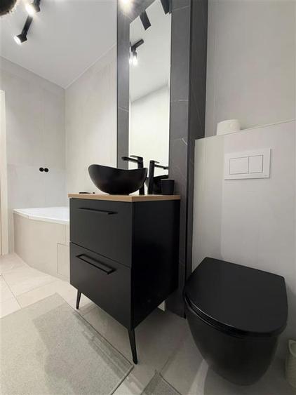 Apartament cu 3 camere decomandat, mobilat în Podu Roș