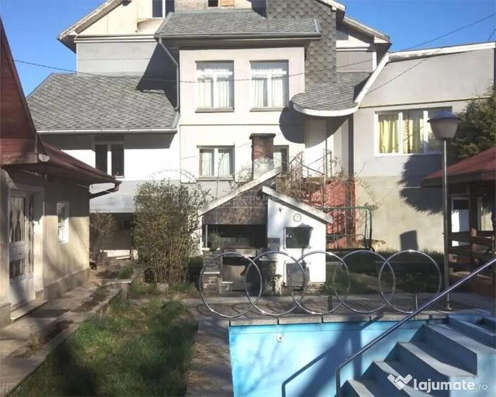 Casă cu 7 camere cu Teren 1200 Mp în Ferneziu