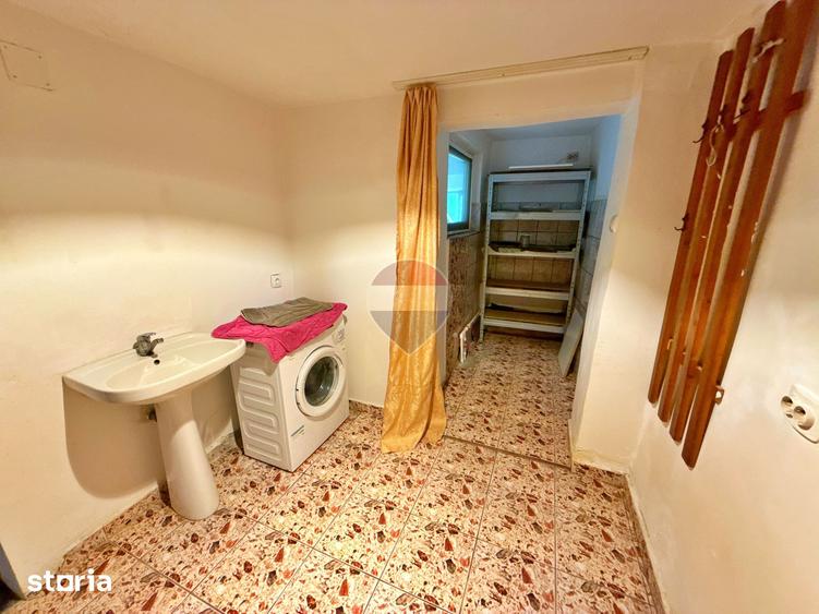 Casă cu 5 camere cu Teren 133 Mp în Drăgășani