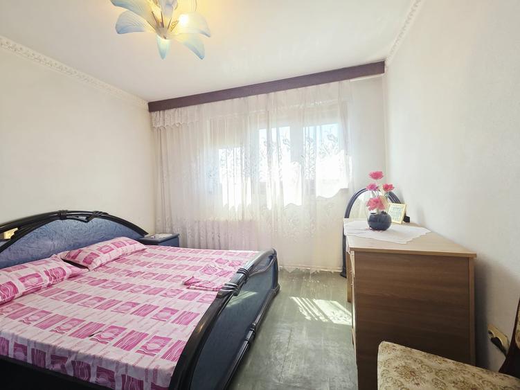 Apartament cu 2 camere decomandat în Micro 20