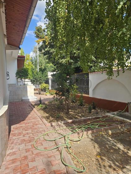 Casă individuală cu 5 camere cu Canalizare în Herăstrău