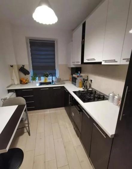 Apartament cu 2 camere decomandat în Tractorul