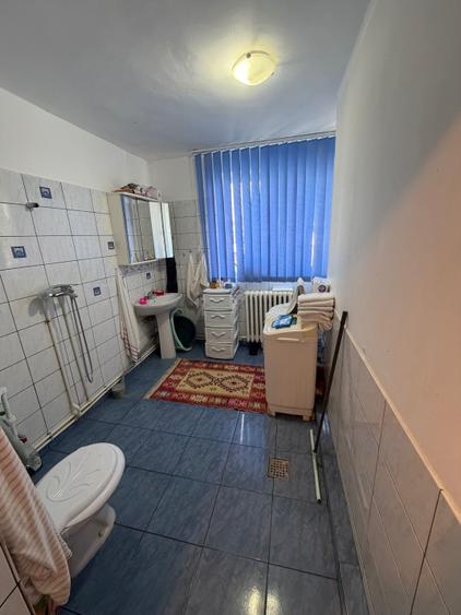 Apartament cu 6 camere decomandat în Tătărași