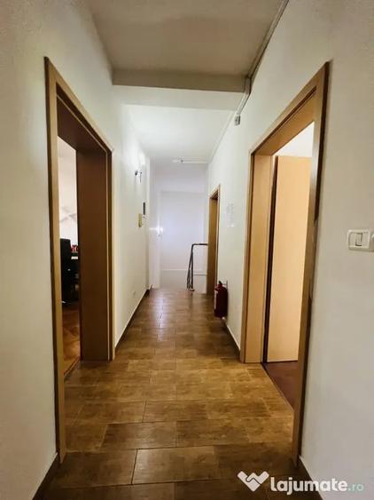 Casă cu 5 camere cu Teren 250 Mp în Cetății