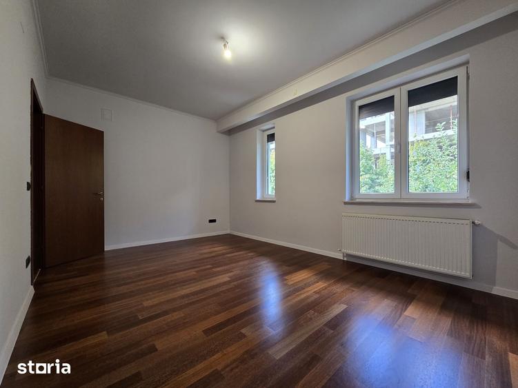 Casă cu 5 camere cu Teren 800 Mp în Nord