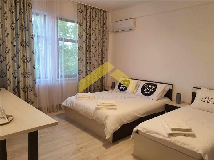 Casă individuală cu 15 camere cu Piscina în Micălaca