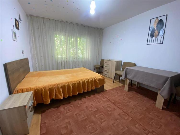 Garsonieră decomandată în Nicolina