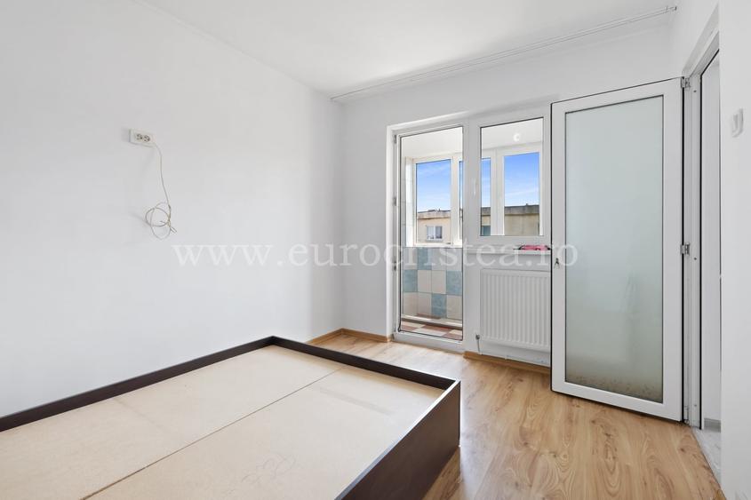 Apartament cu 3 camere semidecomandat, mobilat în Central
