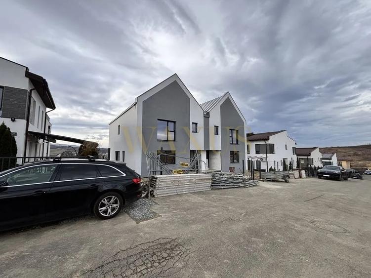 Duplex cu 4 camere cu Canalizare în Borhanci