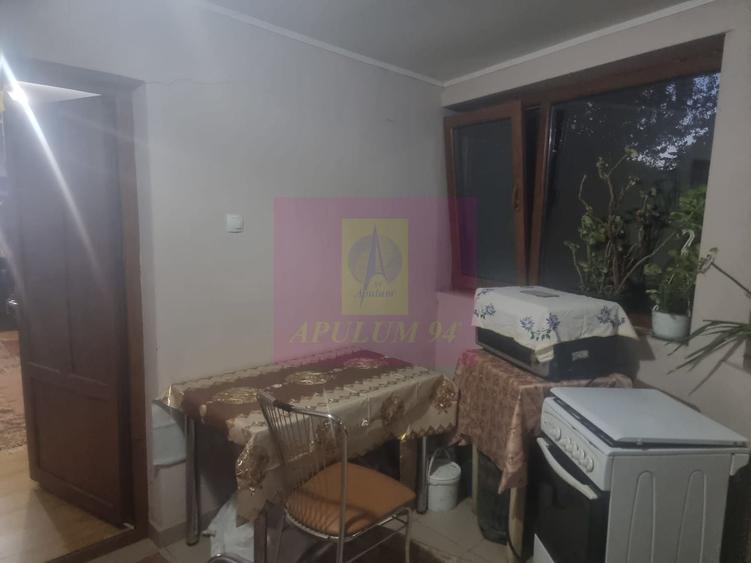 Casă individuală cu 7 camere cu Canalizare în Islaz