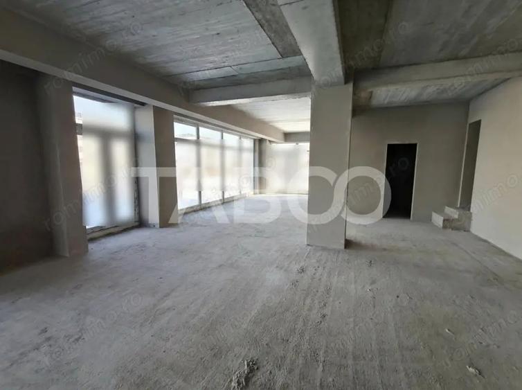 Spatiu Comercial 169 mp utili cu 8 locuri de parcare - Vitrina 13 m - 3