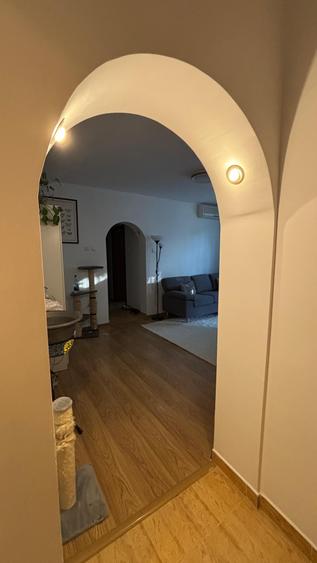 Apartament cu 3 camere semidecomandat în Bucureștii Noi