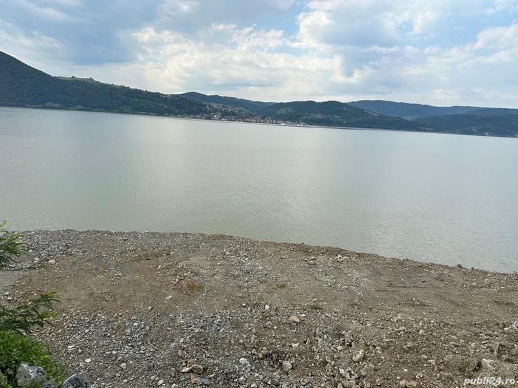 Teren de 1004 mp, în Svinița