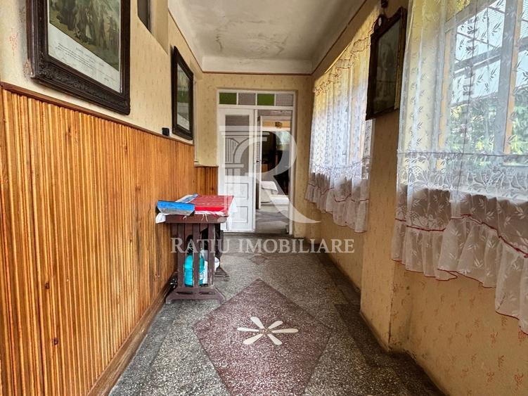 Casă individuală cu 4 camere cu Canalizare în Central
