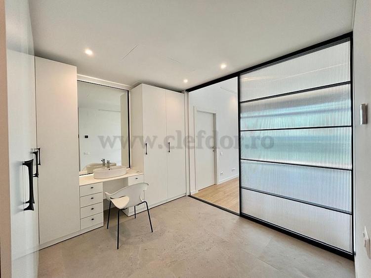 Apartament cu 4 camere decomandat, mobilat în Floreasca