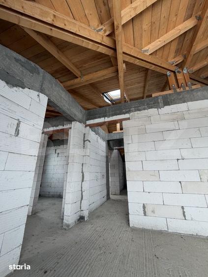Casă cu 10 camere cu Teren 500 Mp în Malu Mare