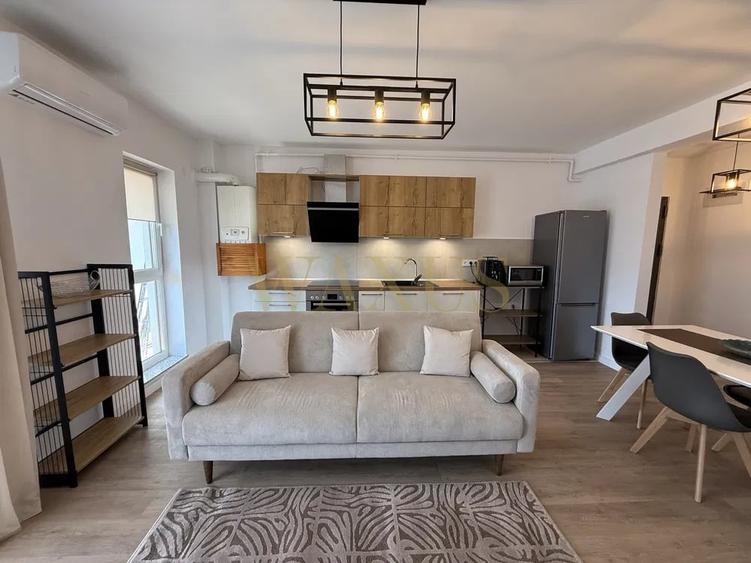 Apartament cu 2 camere semidecomandat, mobilat în Florești
