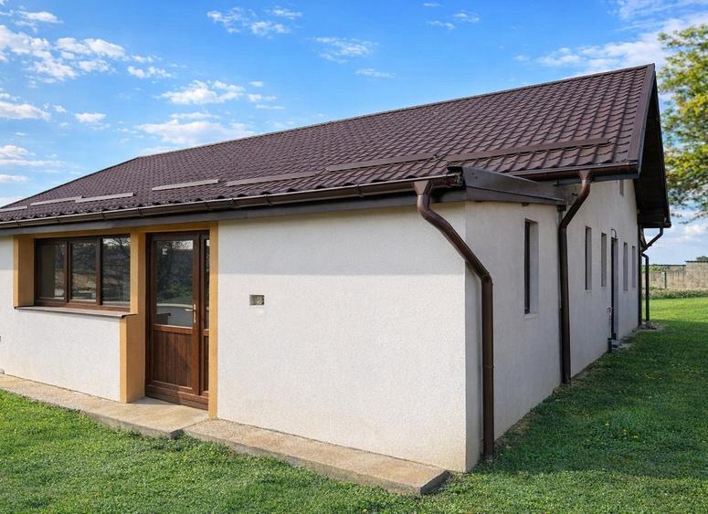 Duplex cu 3 camere cu Canalizare în Bucium