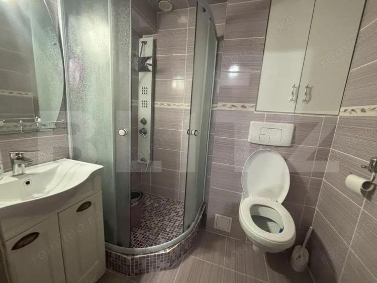 Apartament cu 3 camere semidecomandat, mobilat în Micro 14