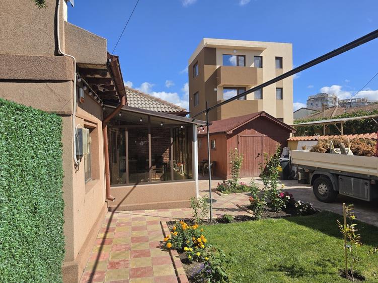 Casa Generoasa cu 2 Locuinte Separate, Garaj si Foisor in Zona Coiciu - Trocadero, Constanta - 8