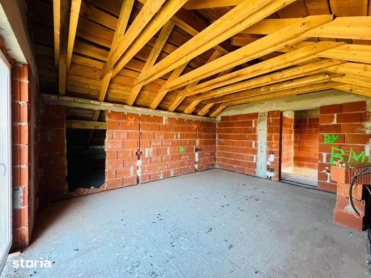 Casă cu 5 camere cu Teren 743 Mp în Oșorhei