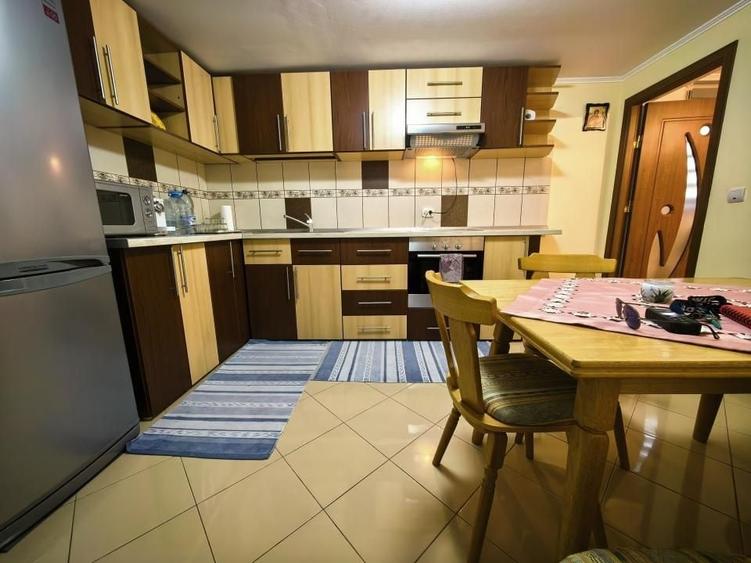 Casă individuală cu 6 camere cu Canalizare în Hilița