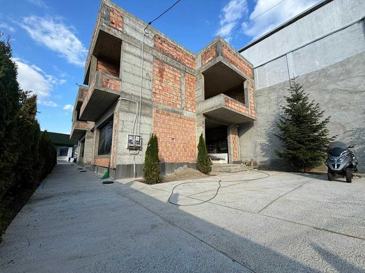 Casă cu 4 camere în Exterior Vest