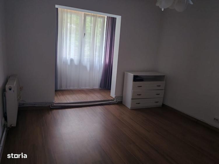 Apartament cu 4 camere decomandat în 1 Mai