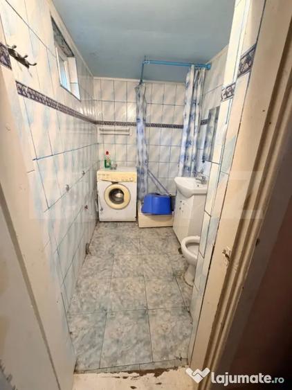 Casă cu 5 camere cu Canalizare în Central