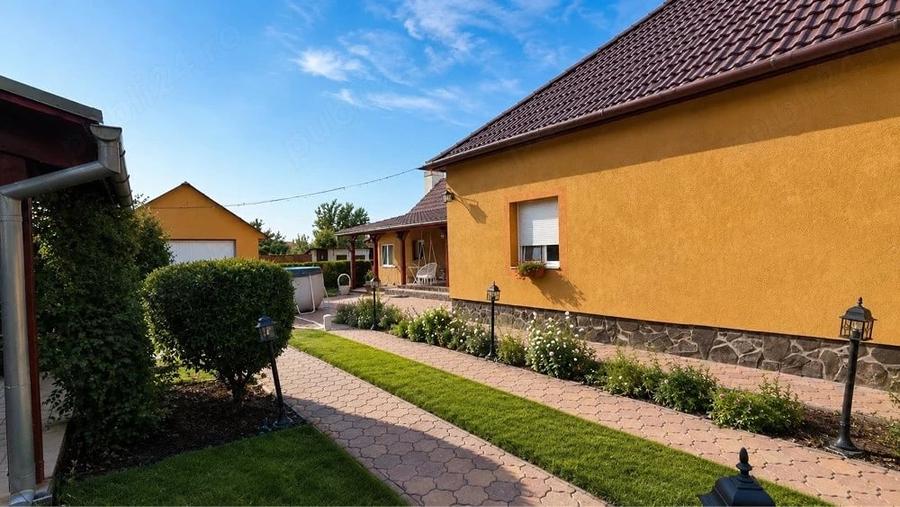 Casă cu 4 camere cu Teren 1033 Mp în Macea