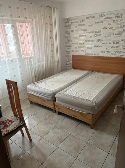 Apartament cu 3 camere decomandat în Olteniței
