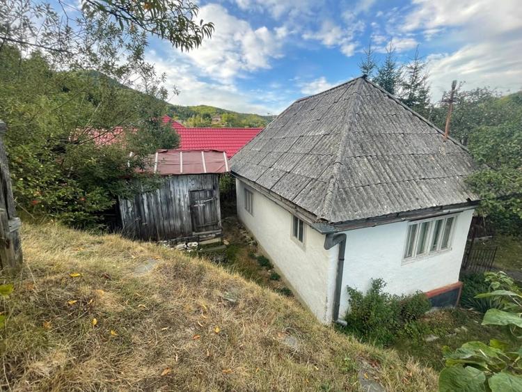 Casă individuală cu 2 camere cu Teren 1000 Mp în Firiza