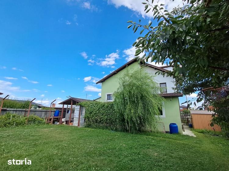 Casă cu 5 camere cu Teren 500 Mp în Războieni