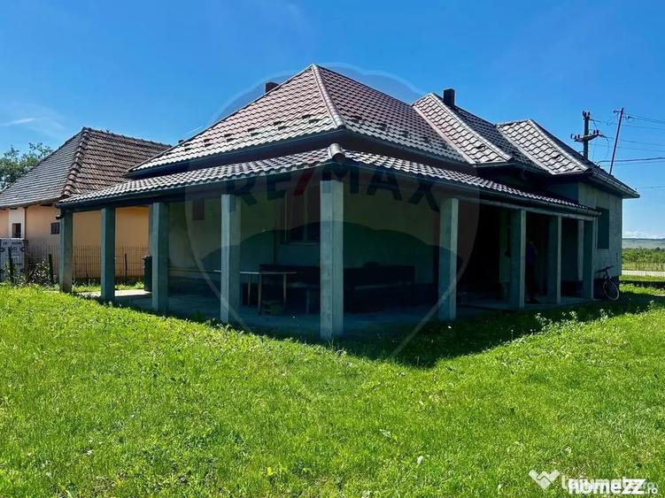 Casă cu 3 camere cu Teren 1500 Mp în Aciua