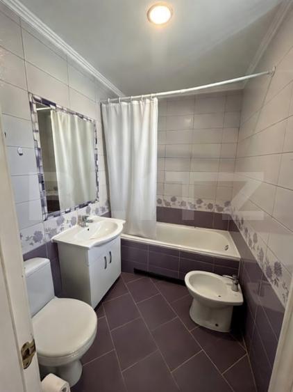 Casă individuală cu 8 camere cu Canalizare în Moșnița Veche