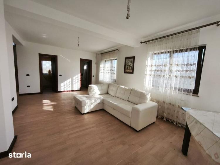 Casă cu 5 camere cu Teren 1792 Mp în Central