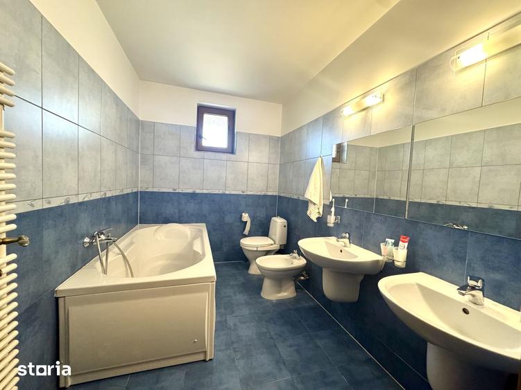 Casă cu 5 camere cu Teren 600 Mp în Lunei